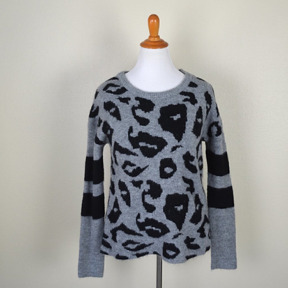 John + Jenn Finn Varsity Leopard Sweater M